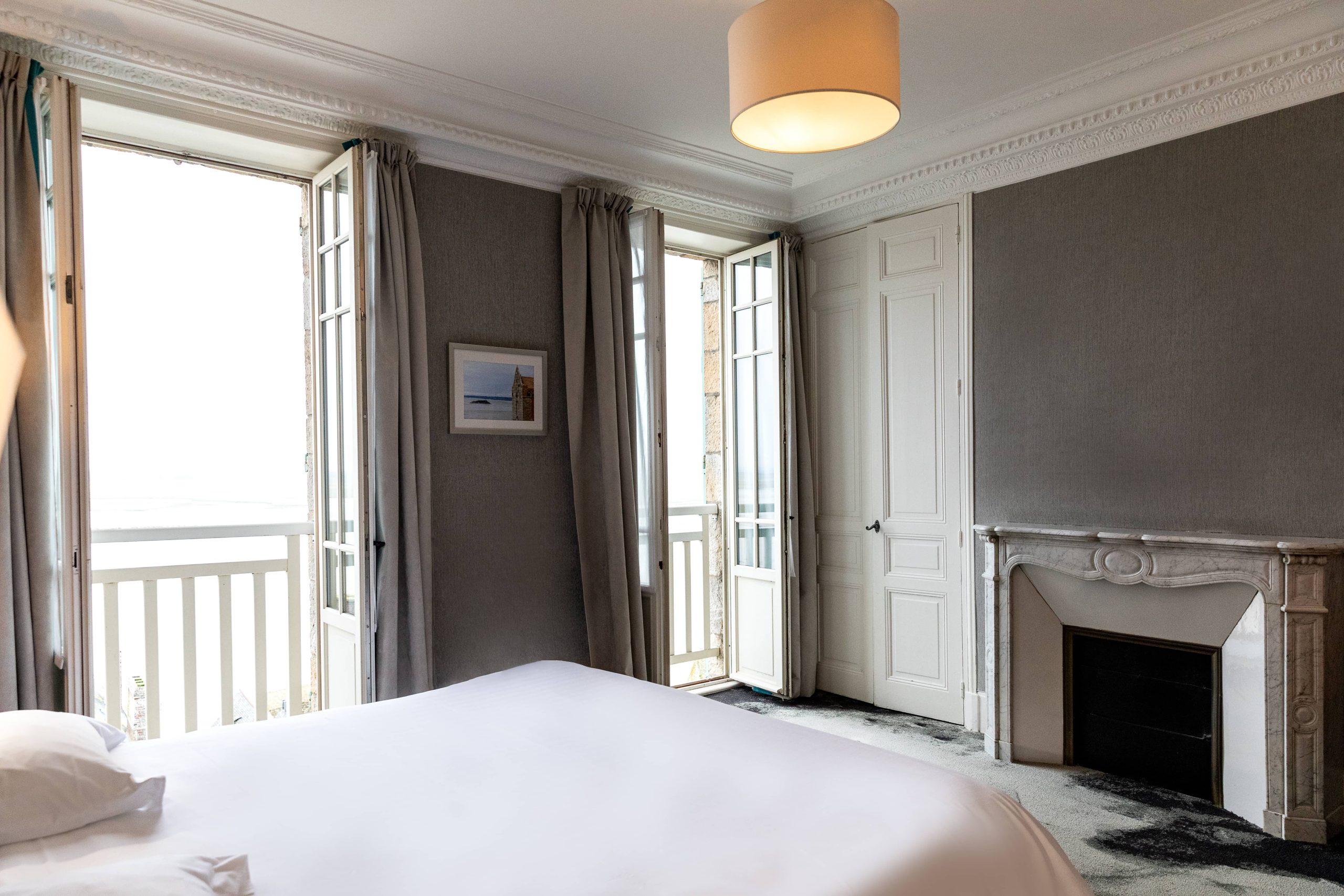 Chambre Vue Baie Ermitage | Elodie Oliveira Photographe Paris Blush Photographie 171 scaled Elodie Oliveira Photographe Paris Blush Photographie 171 scaled