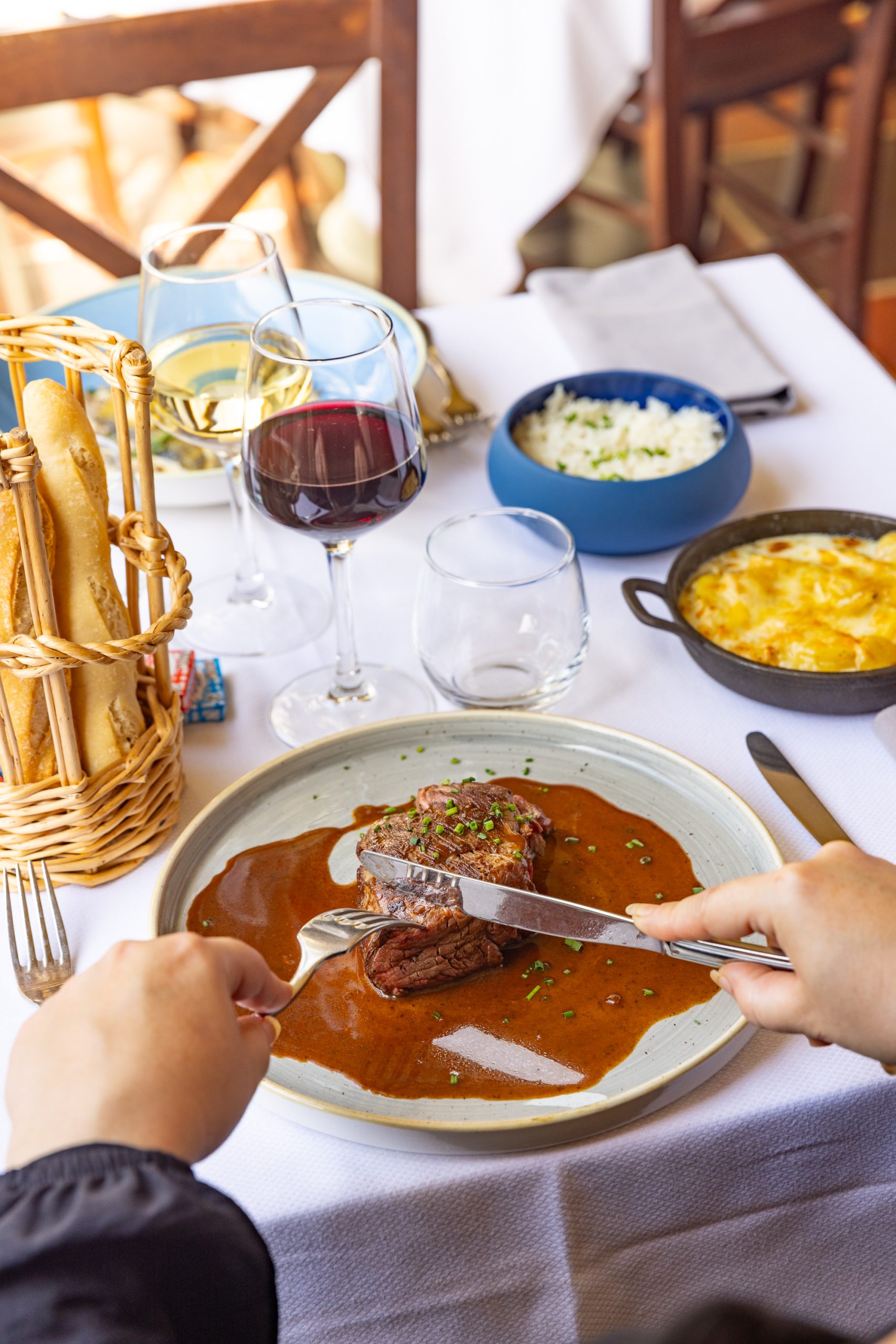 Le restaurant | LaMerePoulard 19 scaled LaMerePoulard 19 scaled