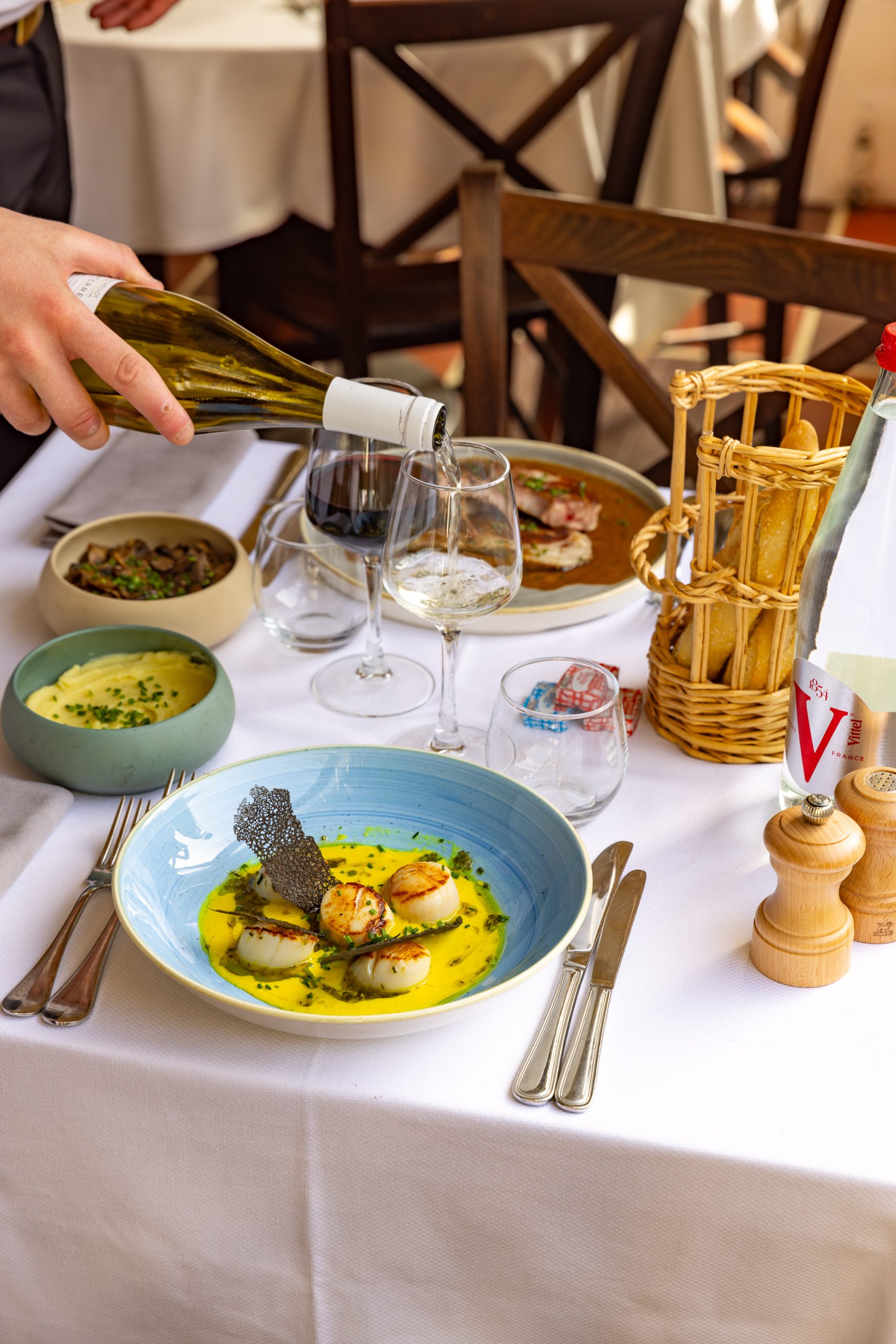 Le restaurant | LaMerePoulard 8 scaled LaMerePoulard 8 scaled